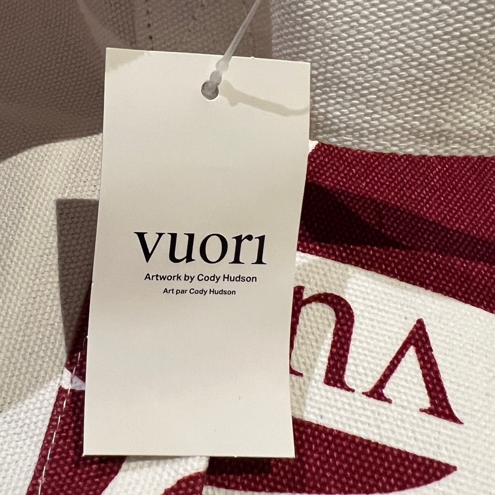 New With Tags Vuori Limited Edition Holiday 2025 Tote in Strawberry 🍓 NWT - Picture 5 of 8